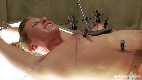 Super-hot girl's tight body and ready for a sex