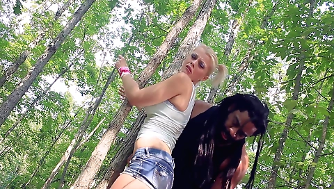 Hawto asian cutie enjoys her boyfriend jacuzzi penetrations