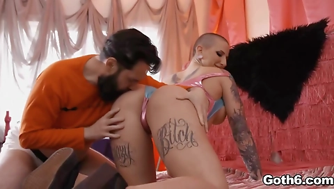 Smoking hot slutty with a sexy body