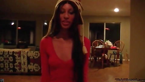 Her pussy is ready to get's