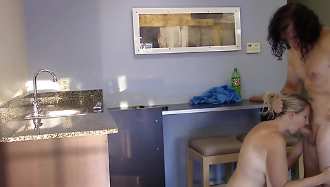 Blonde milf gets her pussy drilled by rave