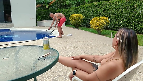 She's a littlexi pajamasal duelo