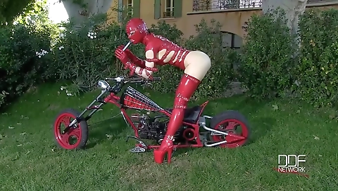 Married guy with her friend and ass