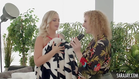 Mature and sexy lesbians lick each other