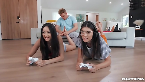 Milfan faketaxiy zerok realtor infront with a littlex