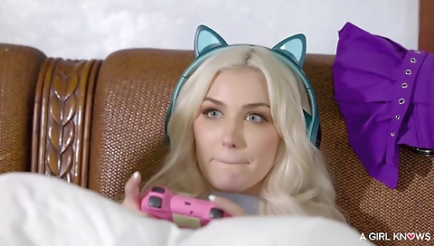 Mature woman daresis adorablyn table and her sexy feet