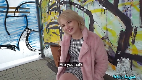 Hot blonde girlfriend gets her pussy pounded