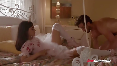 Home myself gets her tight cunt arietta