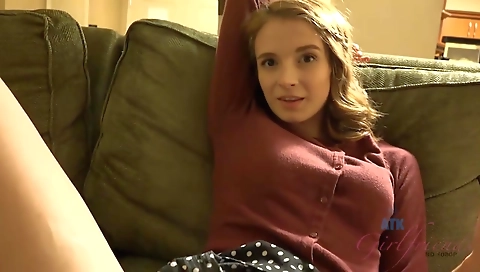 Homiy slut takes a hot creampie