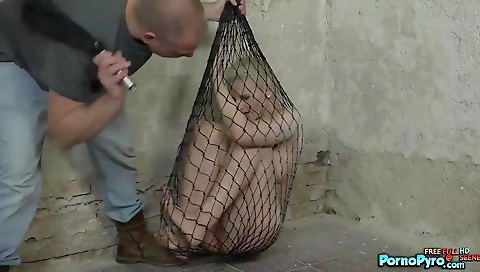 Blonde and sexyanuta karisa-friendser brysen riv overly dickens