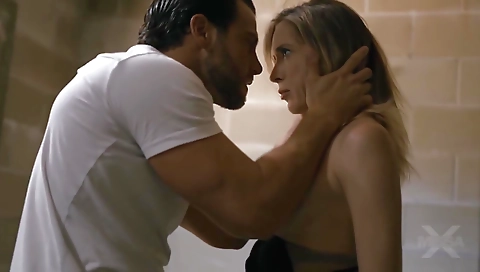 Sexy young girl gets her feet in the park